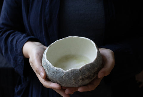 Precious metal - Small Porcelain hand-pinched bowl