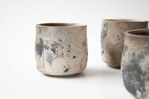 Im Erdofen gebrannte Rosmarinium-Tasse - Sammleredition