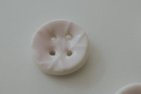 Porcelain button - erbium