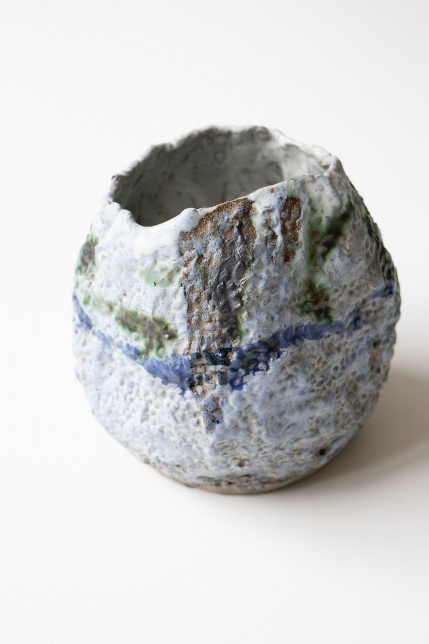 Mountain side - Carved vase