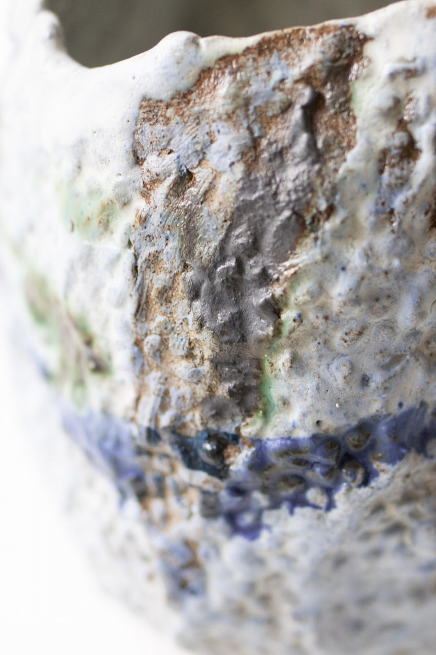 Mountain side - Carved vase