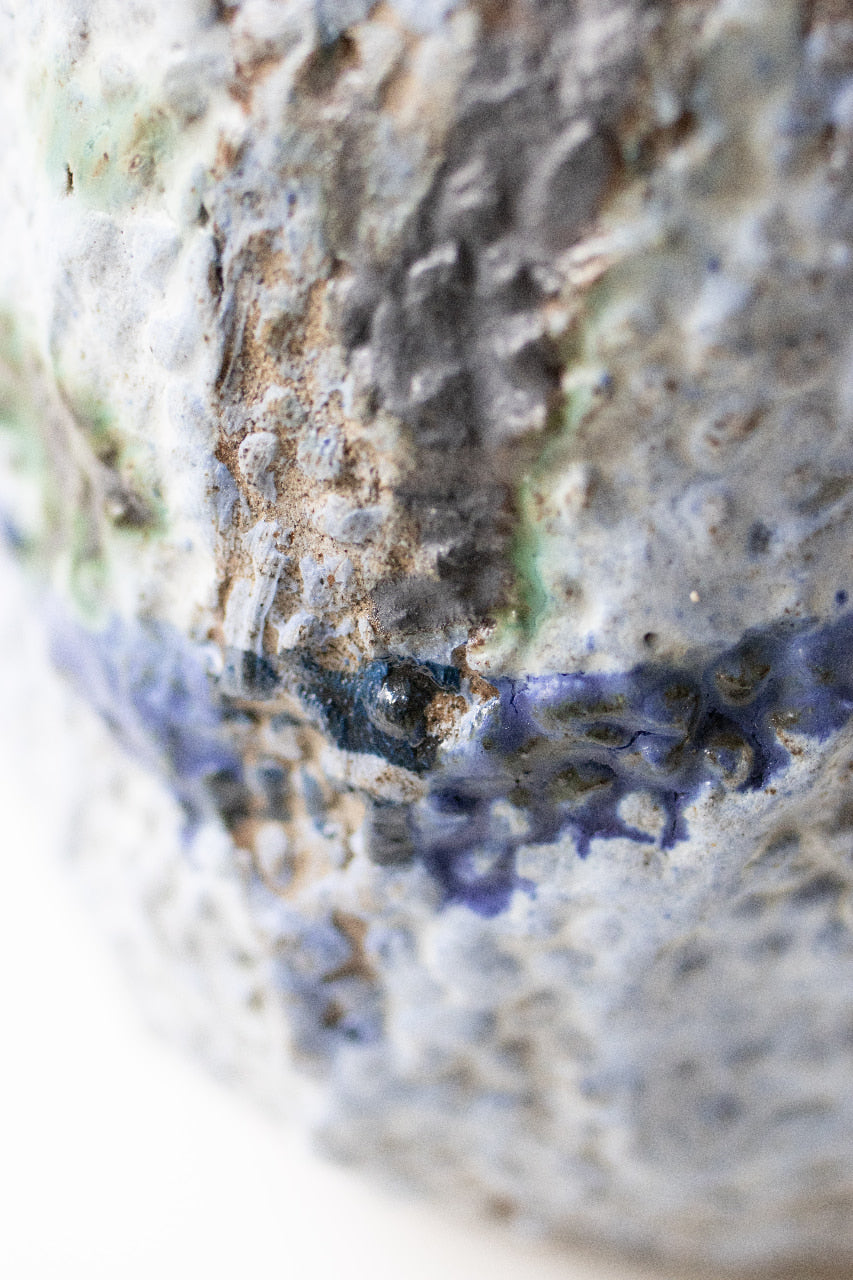 Mountain side - Carved vase