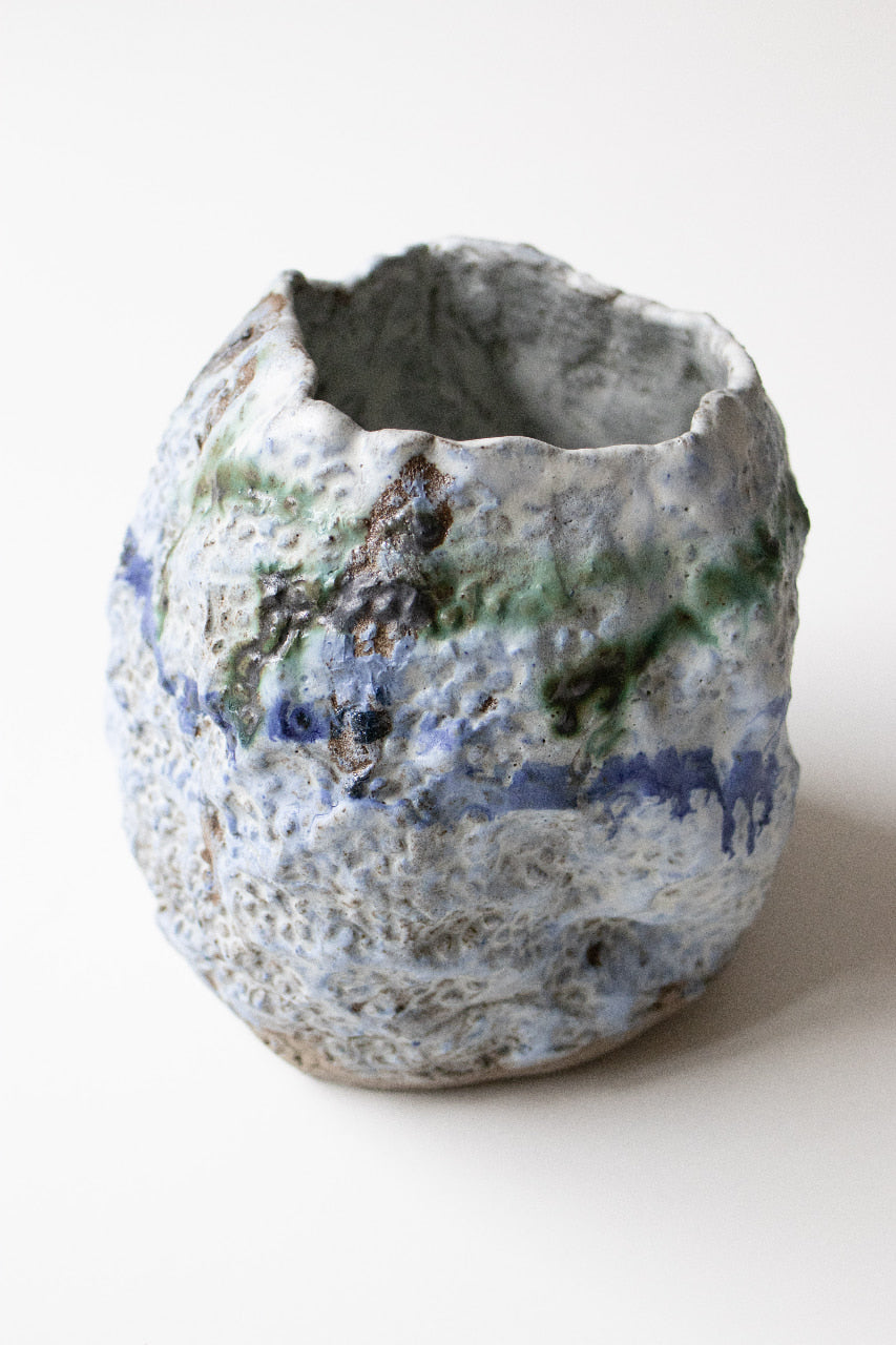 Mountain side - Carved vase