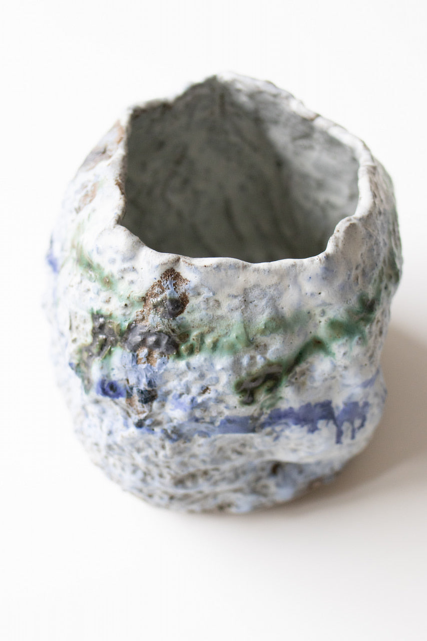 Mountain side - Carved vase