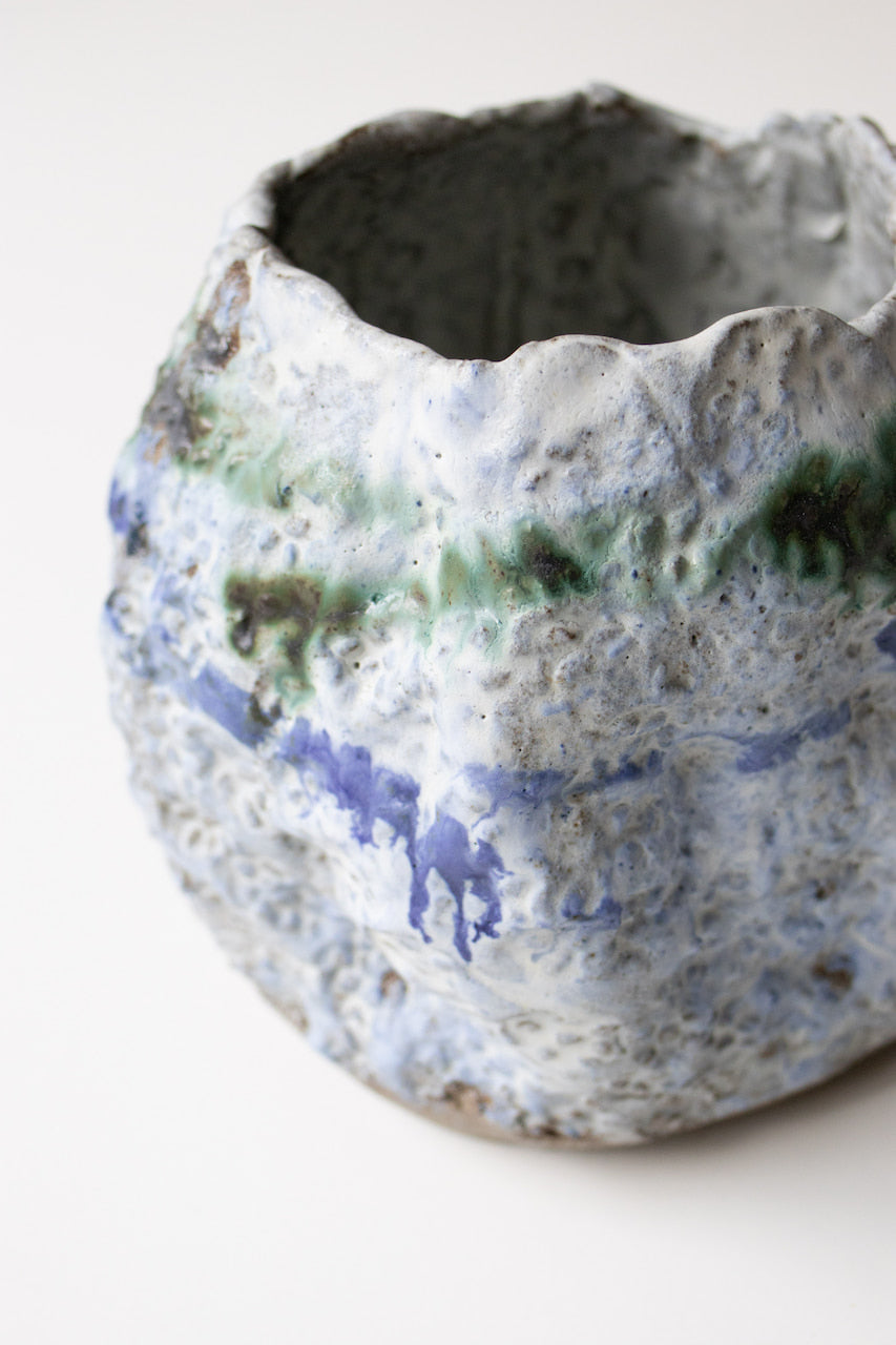 Mountain side - Carved vase