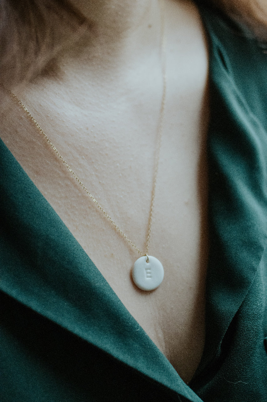 Personalizable necklace with porcelain initial pendant