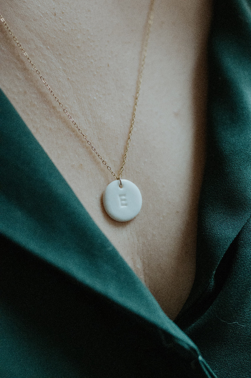 Personalizable necklace with porcelain initial pendant