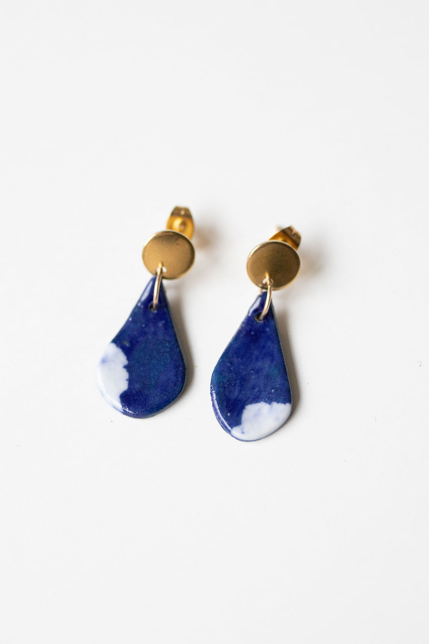 Nebula dangle earrings (white and blue)