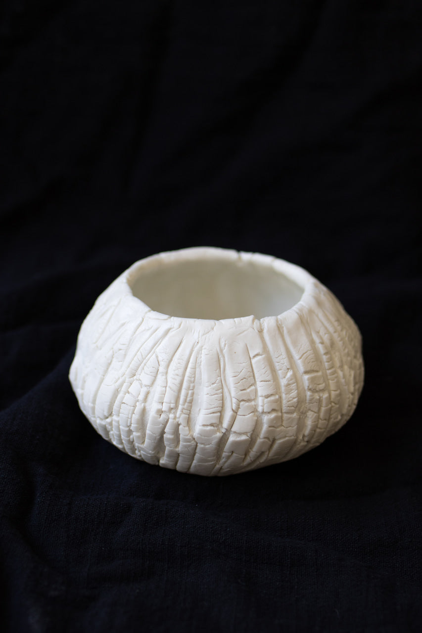 Porcelain bark bowl