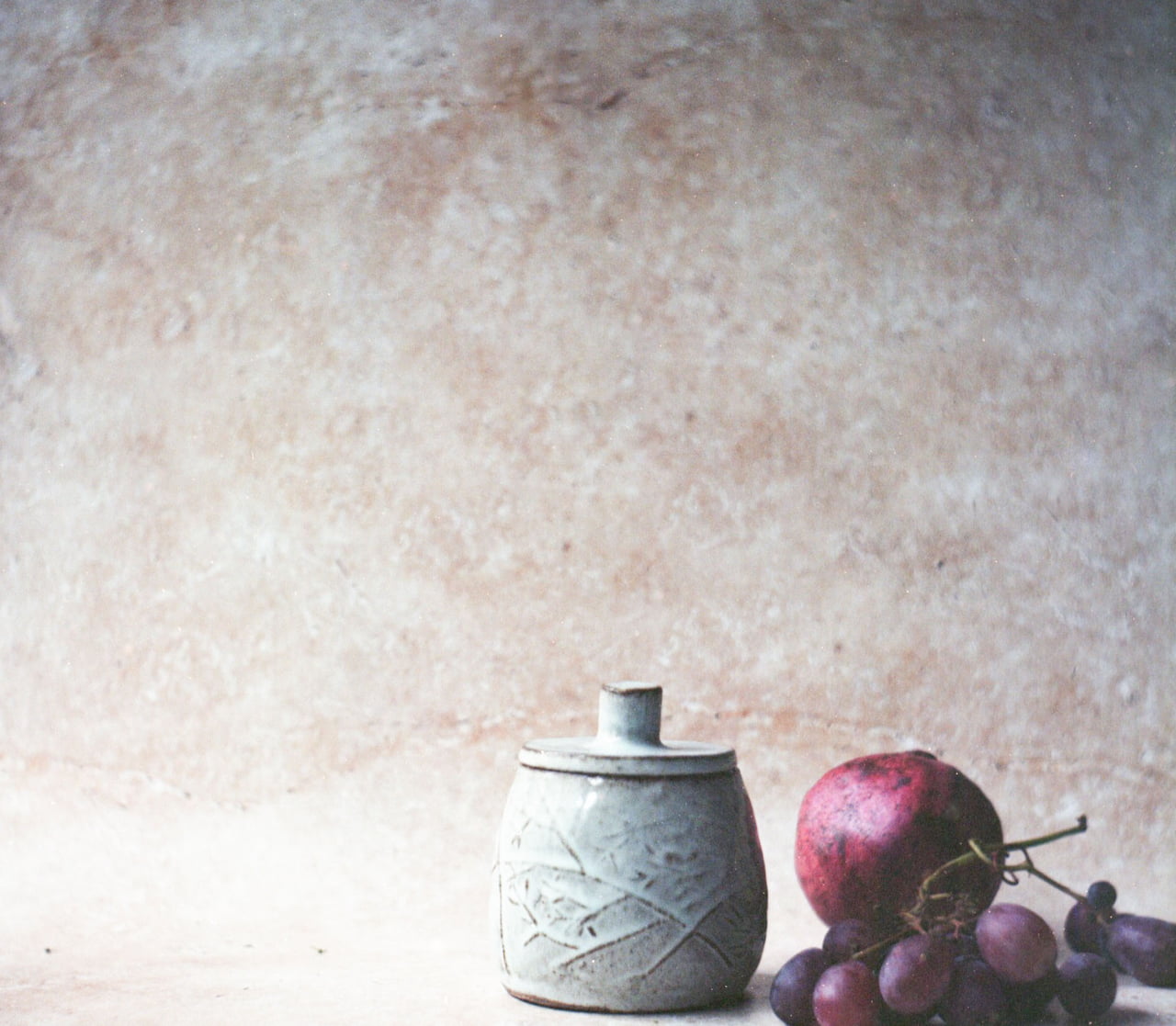 Porta tesori: lidded icy blue jar