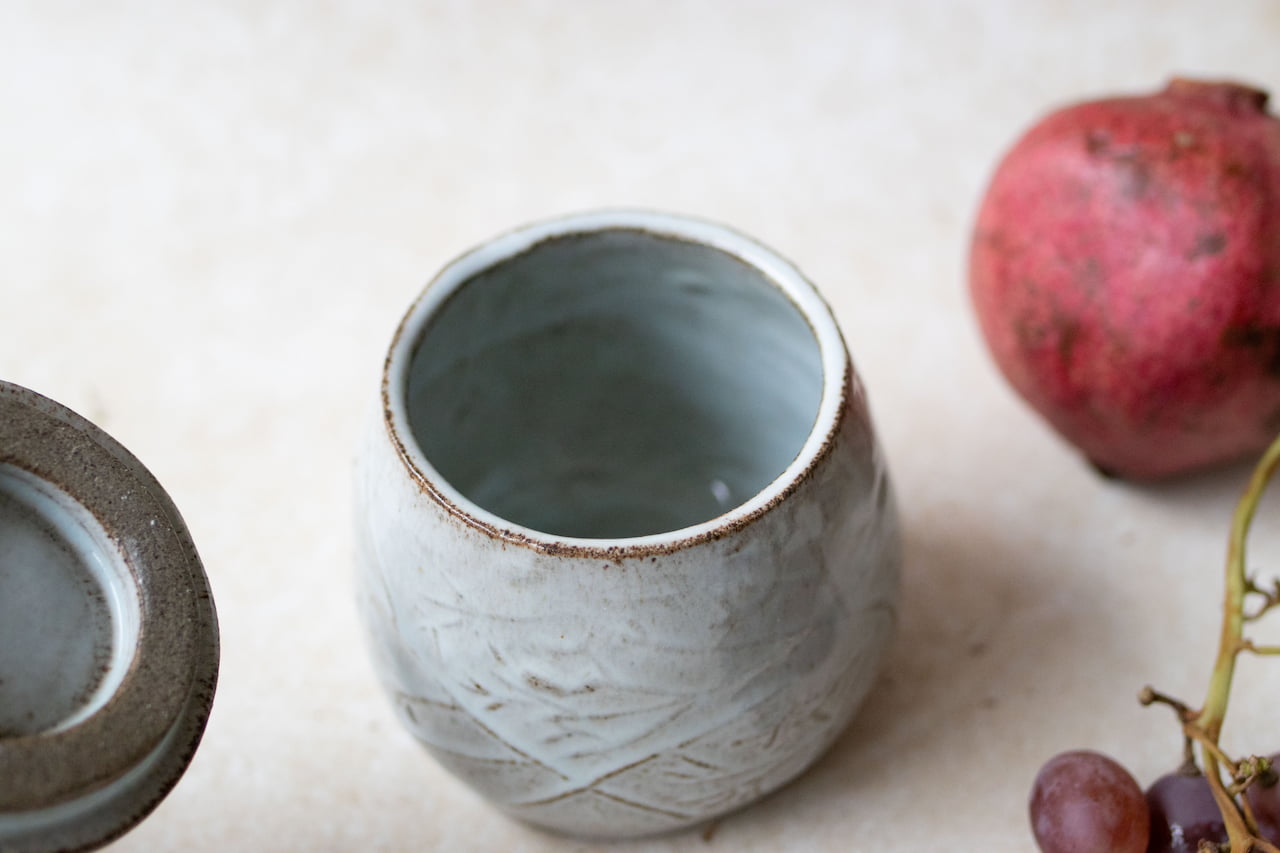 Porta tesori: lidded icy blue jar