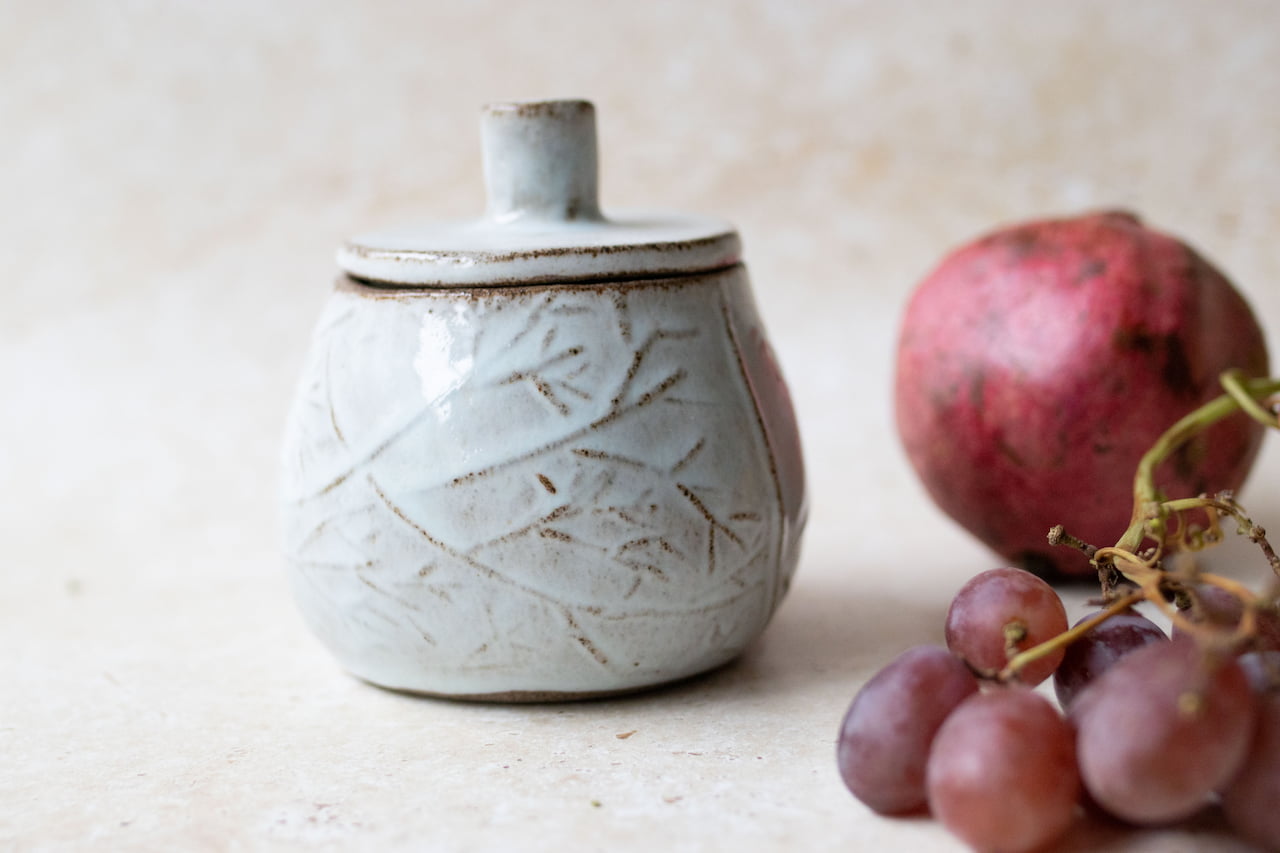 Porta tesori: lidded icy blue jar