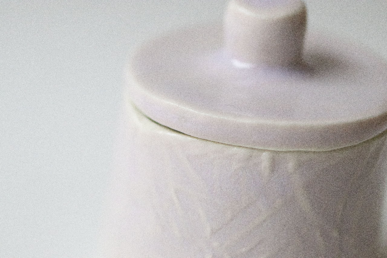 Porta tesori: lidded erbium jar